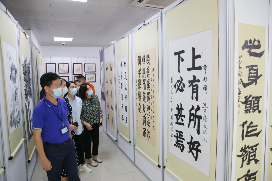 龍華區(qū)福城街道舉辦“書香廉韻 清風(fēng)福城”廉潔文化書畫展活動，組織文化藝術(shù)交流